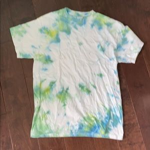 tie-dye T-shirt